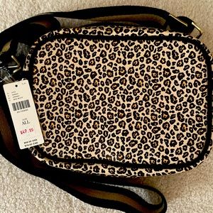 Super cute crossbody bad with detachable/adjustable strap